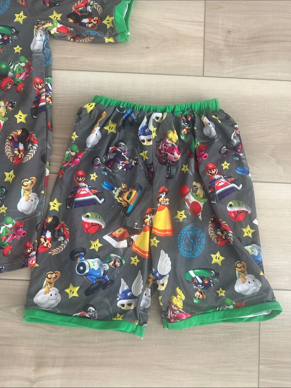 Kids Grey Character Short Pajama Set with Green Trim - Fun Print Size 7XL - Picture 6 of 13